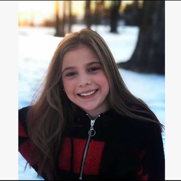 Meet your Posher, Macie - Picture 1 of 1